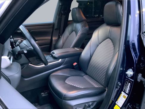 Used 2022 Toyota Highlander XSE FWD image 8