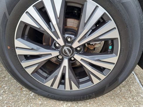 Used 2023 Nissan Rogue SV image 24