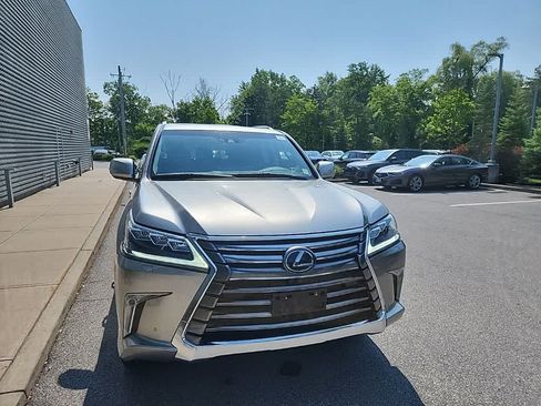 Used 2021 Lexus LX 570 4WD w/ Luxury Package image 15
