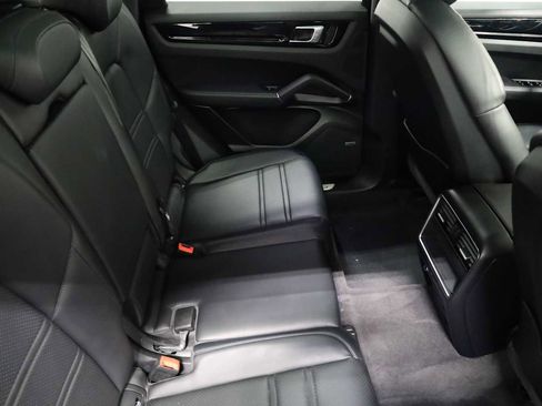 Used 2022 Porsche Cayenne image 44