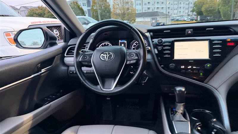 Used 2020 Toyota Camry SE FWD image 21