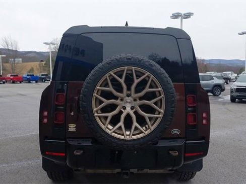 Used 2023 Land Rover Defender 130 X-Dynamic SE image 5