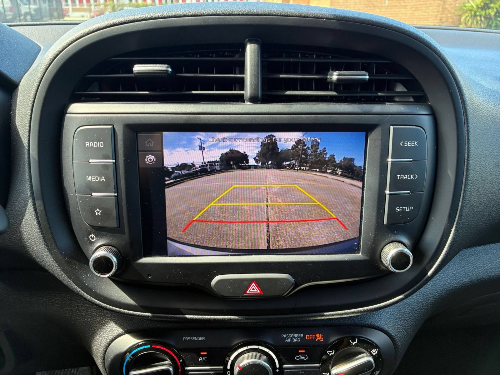 Used 2025 Kia Soul LX w/ LX Technology Package FWD image 21