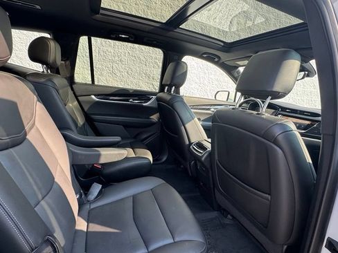 Used 2022 Cadillac XT6 Premium Luxury w/ Technology Package AWD/4WD image 13