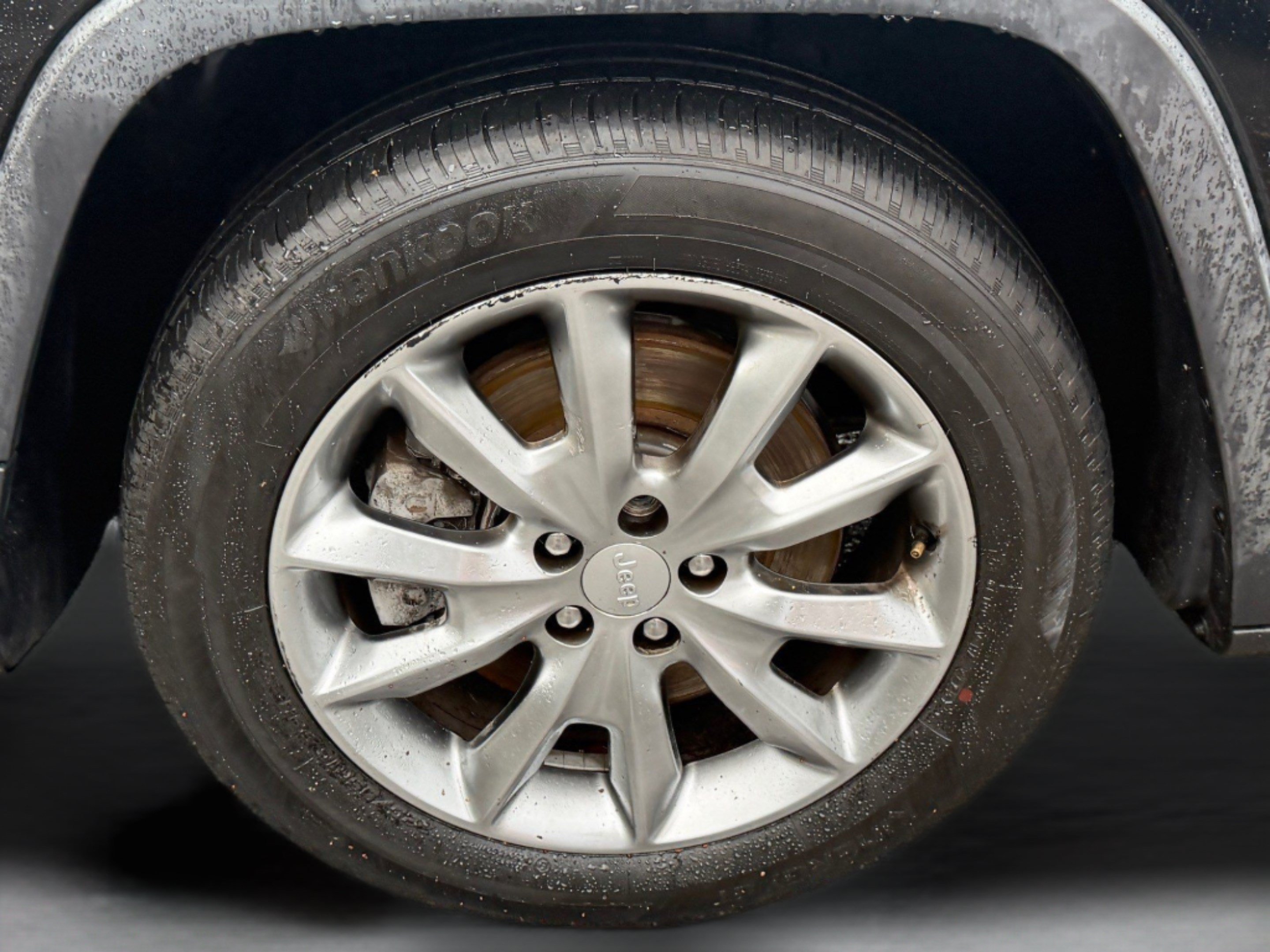 Used 2018 Jeep Cherokee Limited FWD image 12