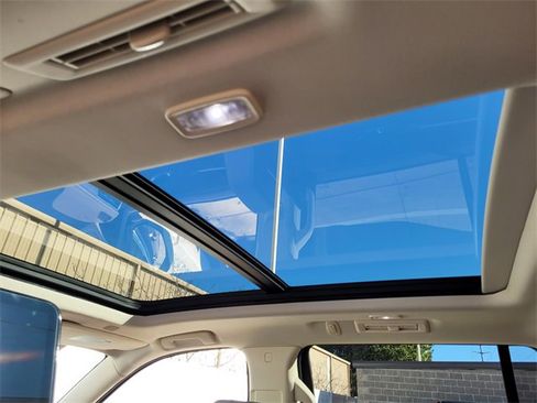 Used 2023 GMC Yukon Denali w/ Denali Reserve Package image 22