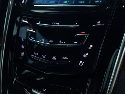 Used 2019 Cadillac Escalade ESV Luxury RWD image 10