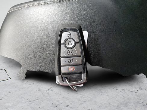 Used 2024 Ford Edge Titanium AWD/4WD image 31