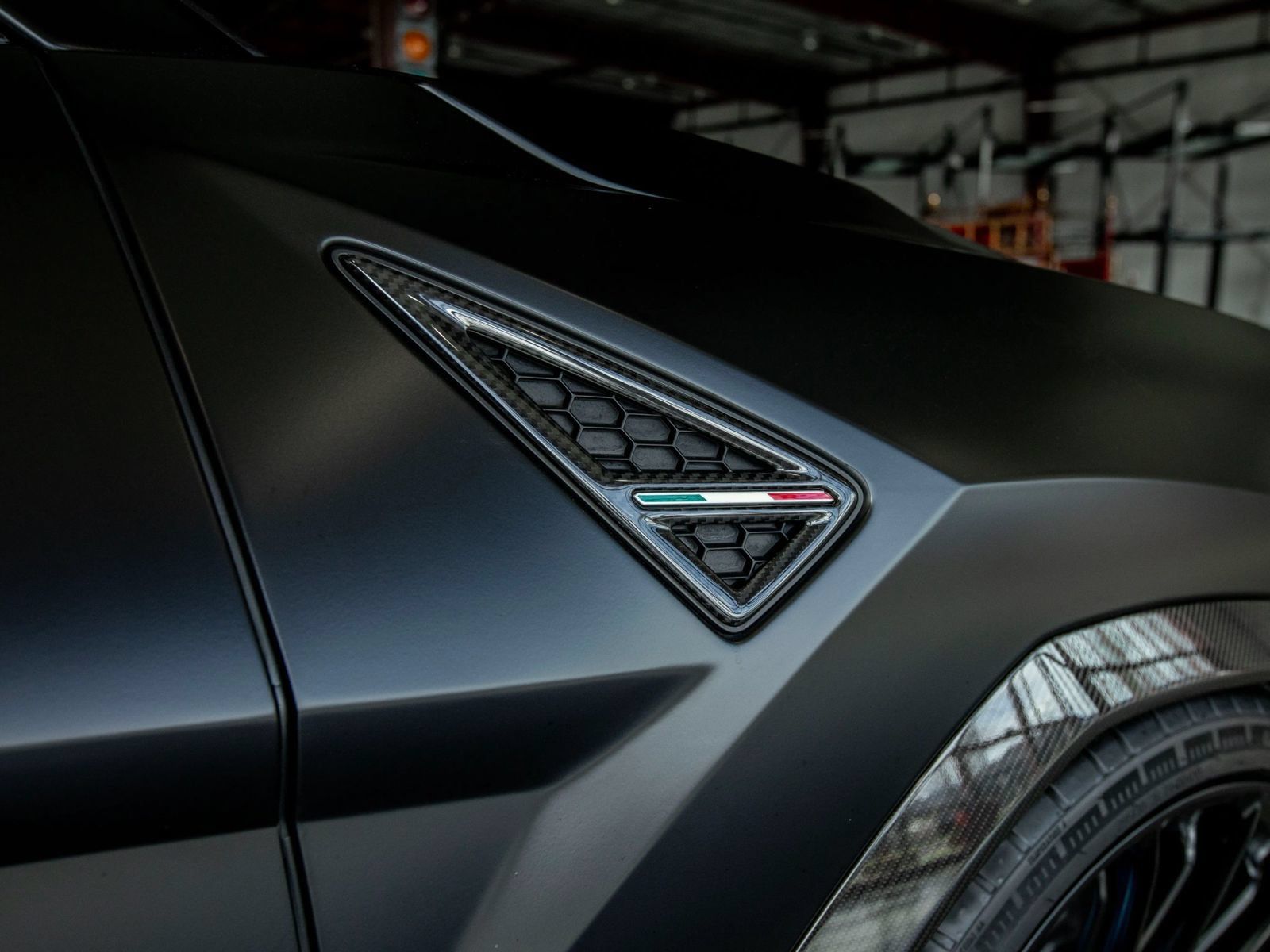 Used 2023 Lamborghini Urus Performante AWD/4WD image 10