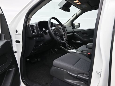 Used 2023 Nissan Frontier S w/ Tow Package image 9