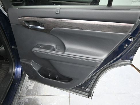 Used 2021 Toyota Highlander Limited image 33