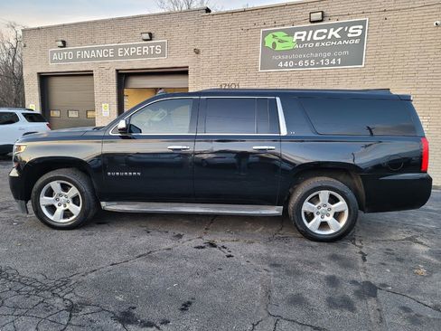Used 2015 Chevrolet Suburban LT image 7