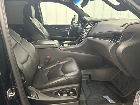 Used 2020 Cadillac Escalade Platinum AWD/4WD image 18