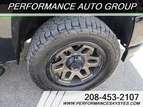 Used 2018 Chevrolet Silverado 1500 LT w/ All Star Edition image 27