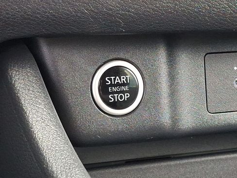 Used 2023 Nissan Rogue SV AWD/4WD image 23