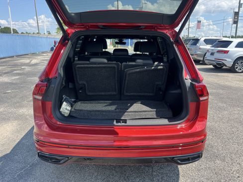 Used 2024 Volkswagen Tiguan SE R-Line w/ MDO Package, Three-Row FWD image 5
