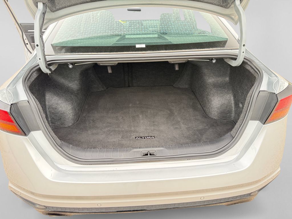 Used 2024 Nissan Altima 2.5 SR FWD image 33