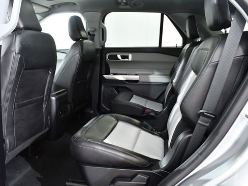 Used 2022 Ford Explorer XLT w/ Equipment Group 202A image 16