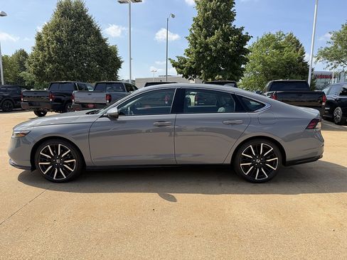 Used 2023 Honda Accord Touring image 3