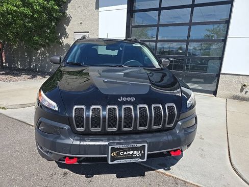 Used 2017 Jeep Cherokee Trailhawk w/ Comfort/Convenience Group AWD/4WD image 3