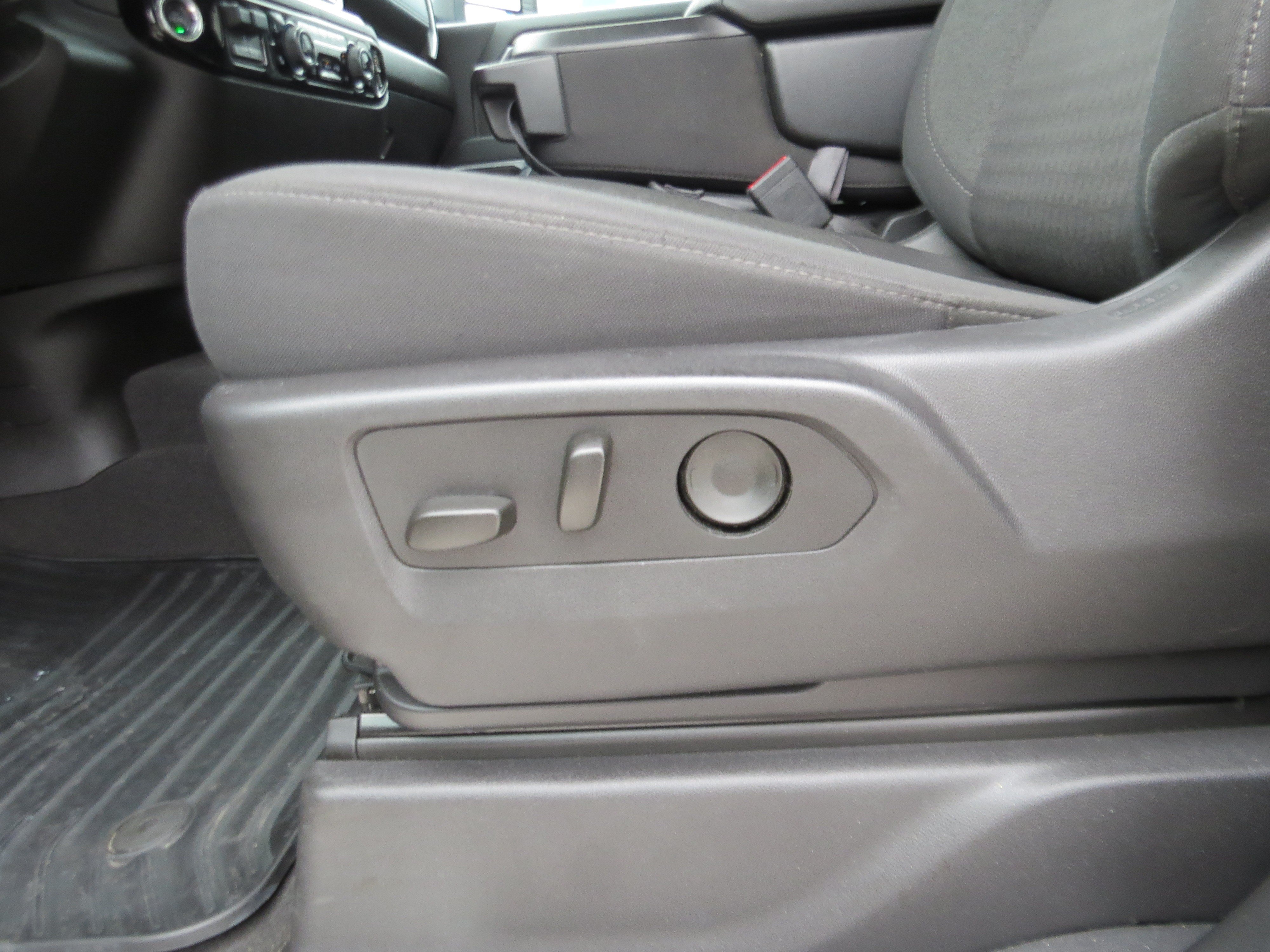 Used 2025 Chevrolet Silverado 2500 LT w/ Convenience Package AWD/4WD image 18