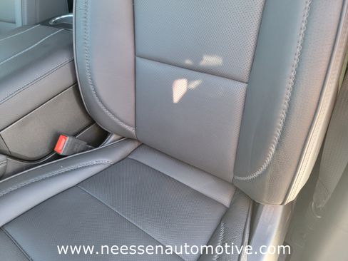 Used 2025 GMC Yukon Denali w/ Sun & Power Step Package image 18