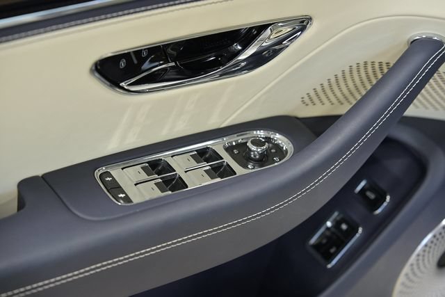 Used 2024 Bentley Flying Spur V8 AWD/4WD image 24