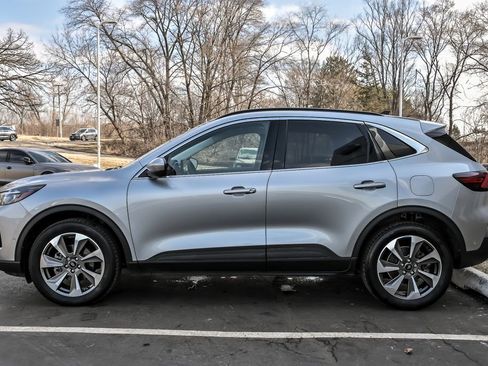 Used 2023 Ford Escape Platinum w/ Premium Technology Package image 5