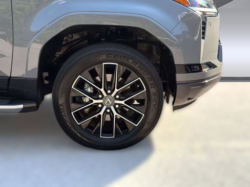 Used 2024 Lexus GX 550 w/ Accessory Package (Z1) AWD/4WD image 11