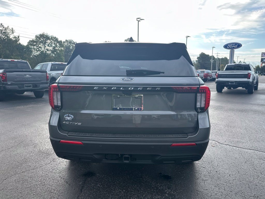 New 2026 Ford Explorer Active RWD image 4