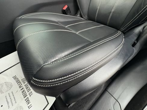 Used 2020 Land Rover Range Rover Velar S image 41