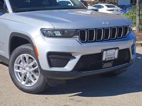 New 2025 Jeep Grand Cherokee Laredo X image 2