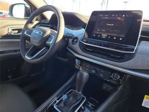 New 2026 Jeep Compass Latitude image 7