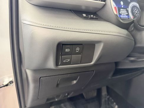 Used 2025 Toyota Highlander XSE AWD/4WD image 16