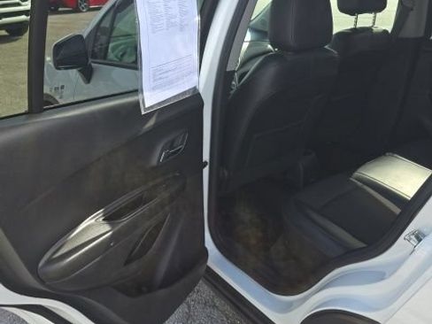 Used 2022 Chevrolet Trax LT w/ LT Convenience Package FWD image 17