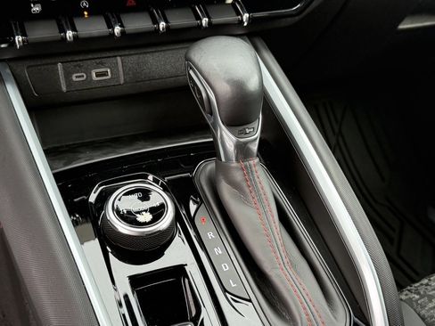 Used 2023 Chevrolet Colorado Z71 w/ Z71 Convenience Package 2 image 25