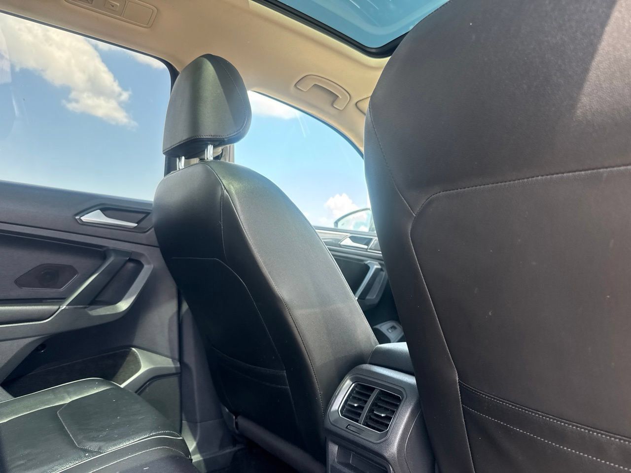 Used 2018 Volkswagen Tiguan SEL Premium FWD image 32
