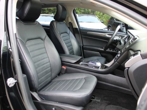Used 2017 Ford Fusion SE w/ Fusion SE Technology Package FWD image 31