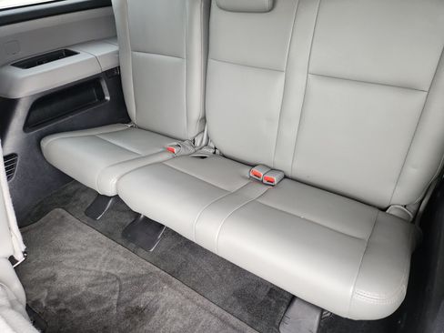 Used 2018 Toyota Sequoia SR5 RWD image 31