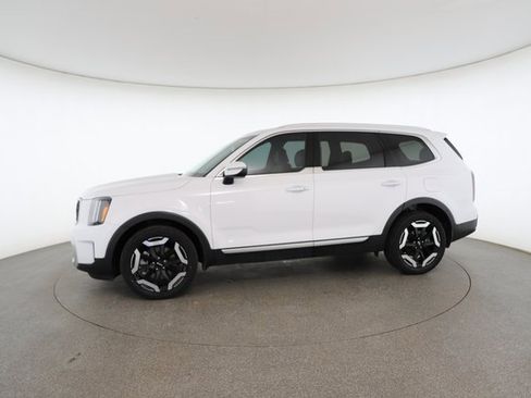 Used 2023 Kia Telluride EX w/ EX Captain's Chair Package image 5
