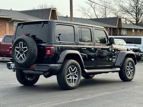 Used 2024 Jeep Wrangler Sahara image 7