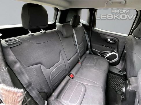 Used 2018 Jeep Renegade Latitude w/ Cold Weather Group AWD/4WD image 24