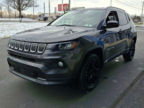 Used 2022 Jeep Compass Latitude image 3