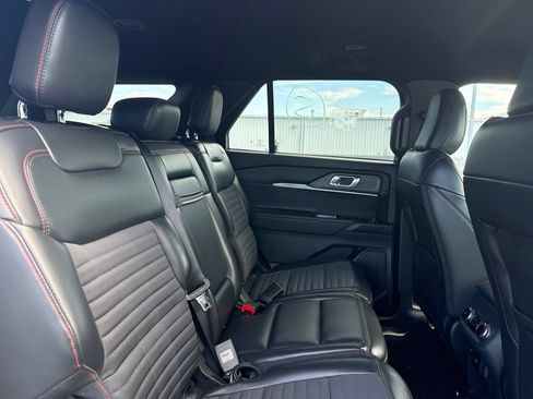 Used 2025 Ford Explorer ST-Line w/ ST-Line Street Pack AWD/4WD image 8