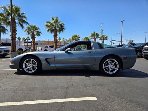 Used 2004 Chevrolet Corvette Coupe w/ Roof Package RWD image 3