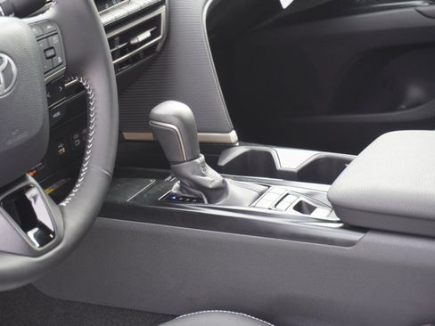 Used 2026 Toyota Camry Hybrid image 20