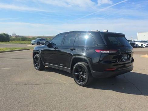 Used 2023 Jeep Grand Cherokee Altitude RWD image 8