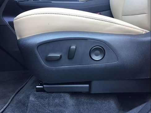 Used 2025 Buick Enclave Preferred image 9