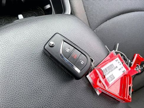 Used 2024 Toyota RAV4 LE image 32