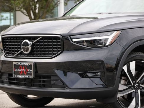 Certified 2024 Volvo XC40 B5 Ultimate w/ Protection Package Premier AWD/4WD image 17